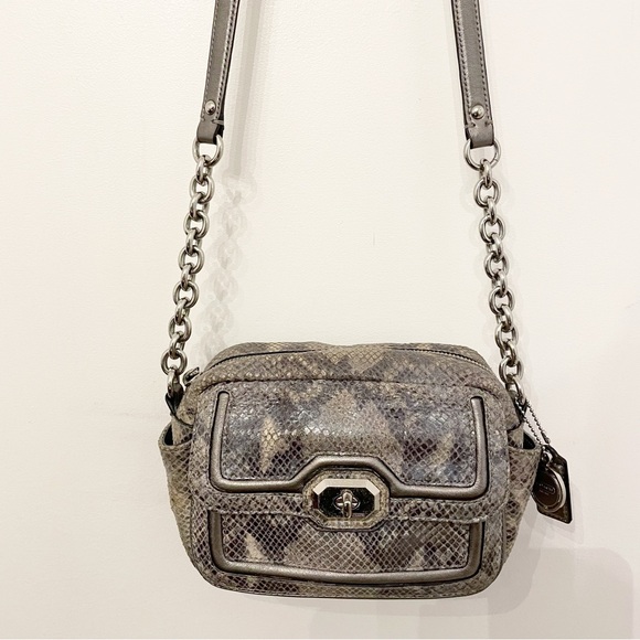 Coach Cambell Me Iridescent
Gray Leather Python F24849
Crossbody - Picture 4 of 16